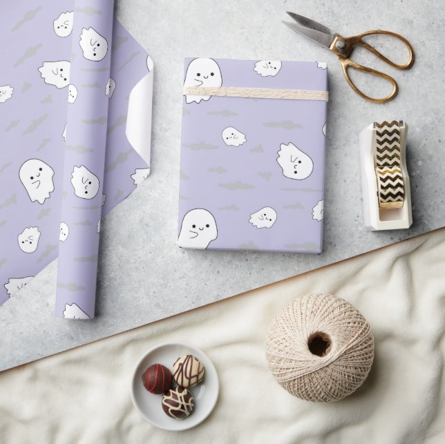 Ghosts and Clouds Halloween Gift Wrapping Paper Geschenkpapier (Kunsthandwerk)
