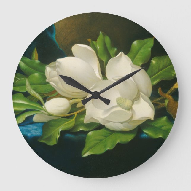 Giant Magnolias auf einem blauen Samttuch Große Wanduhr (Vorderseite)
