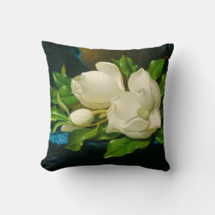 Giant Magnolias auf einem blauen Samttuch (Heade) Kissen
