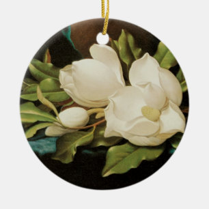 Giant Magnolias auf einem blauen Samttuch von MJ H Keramikornament
