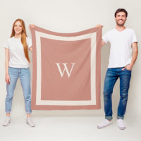 Giant Monogram auf Terra Cotta Background Throw