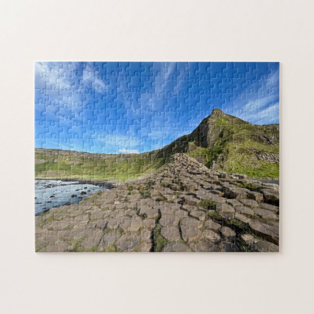 Giants Causeway mit Blue Sky in Nordirland (Horizontal)