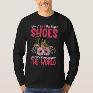 Gib Mädchen die richtigen Schuhe und sie kann die T-Shirt