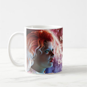 Gib nie deine Träume auf! Schönes Mädchen im Raum Kaffeetasse