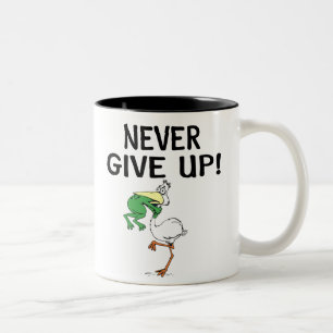 Gib niemals Motivierend Pelikane und Frosch auf Zweifarbige Tasse