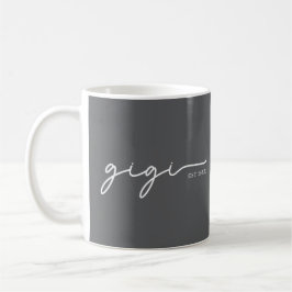 Gigi Est 20XX Tasse – Personalisiertes Oma-Geschen