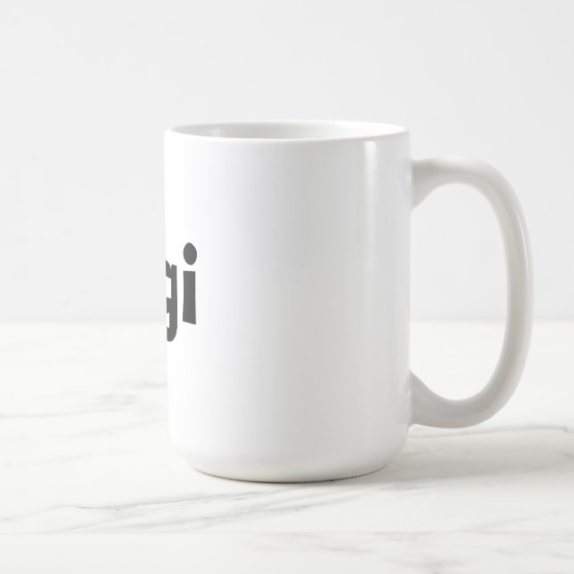 Gigi Tasse (Rechts)