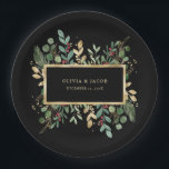 Gilded Greenery Black | Weihnachtsfeiertag Pappteller<br><div class="desc">Diese atemberaubenden Teller für Weihnachten oder Party sind im Grünen und auf Blätter mit Imitaten,  goldenen Blätter und roten Heiligbeeren sowie einem goldenen Rahmen im Zentrum auf einem modernen schwarzen Hintergrund gestaltet.</div>