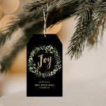 Gilded Greenery on Black | Freude Geschenkanhänger<br><div class="desc">Diese prächtigen Geschenkartikel-Tags sind mit einem festlichen Aquarell aus goldenen Blätter,  Weihnachtsgrün und roten Heiligen Beeren auf einem modernen schwarzen Hintergrund versehen. Das Wort "Freude" wird in eleganten Imitaten in Goldkalligraphie vorgestellt.</div>