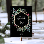 Gilded Greenery on Black | Weihnachtsfeier Tischnummer<br><div class="desc">Diese herrlichen Hochzeitsfeiern sind mit einem geometrischen Rahmen aus Imitaten mit goldenen Blätter,  Weihnachtsgrün und roten Heiligbeeren auf einem modernen schwarzen Hintergrund gestaltet. Ideal für Ihre elegante Winterhochzeit.</div>