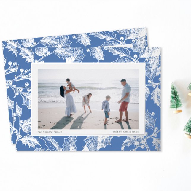 Gilded Holly Frame Großfamilie Folien Feiertagskarte (holiday photo card traditional holly branch etching border in silver foil on French blue)