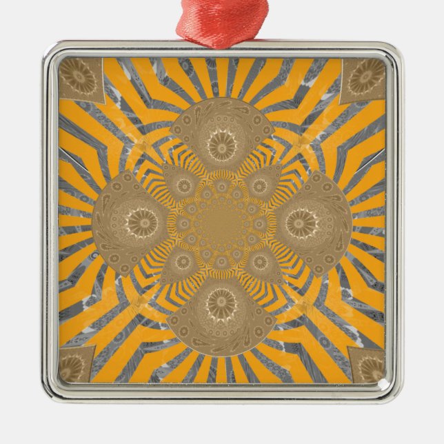 Gilded Zephyr: Eleganz in Golden Yellow & Chrome Silbernes Ornament (Vorne)