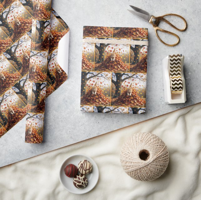 Ginger Cat Leaping Out of Herbst Leaf Pile Geschenkpapier (Kunsthandwerk)
