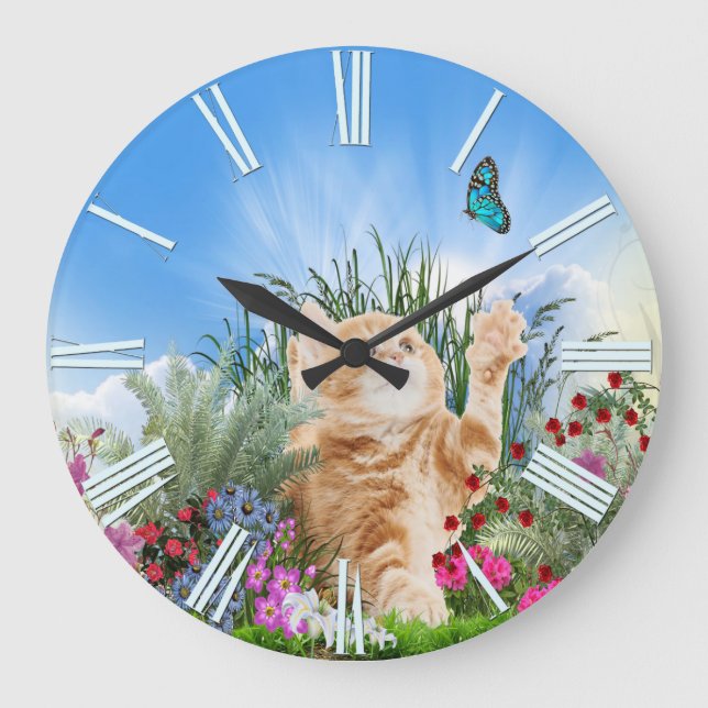 Ginger Kätzchen spielt mit Schmetterling Große Wanduhr (Vorderseite)