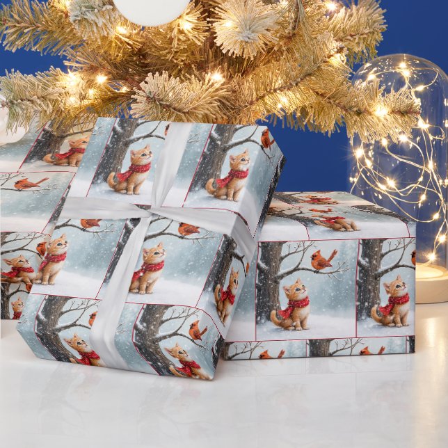 Ginger Kitty beobachtet einen Kardinal Geschenkpapier (Feiertage)