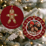 Gingerbread Man Red Polka Dot Christmas Foto Keramik Ornament<br><div class="desc">Feiern Sie den Urlaub mit diesem bezaubernden Gingerbread Mann Red Polka Dot Weihnachts-Foto Keramik Ornament. Mit einem niedlichen Lebkuchenmänndesign und einem individuell anpassbaren Foto auf der Rückseite, ist dieses Ornament ideal, um Ihrem Baum eine Touch festlichen Charmes hinzuzufügen. Personalisieren Sie es mit Ihrem Familiennamen und Ihrem Lieblings-Foto, um einen Sake...</div>