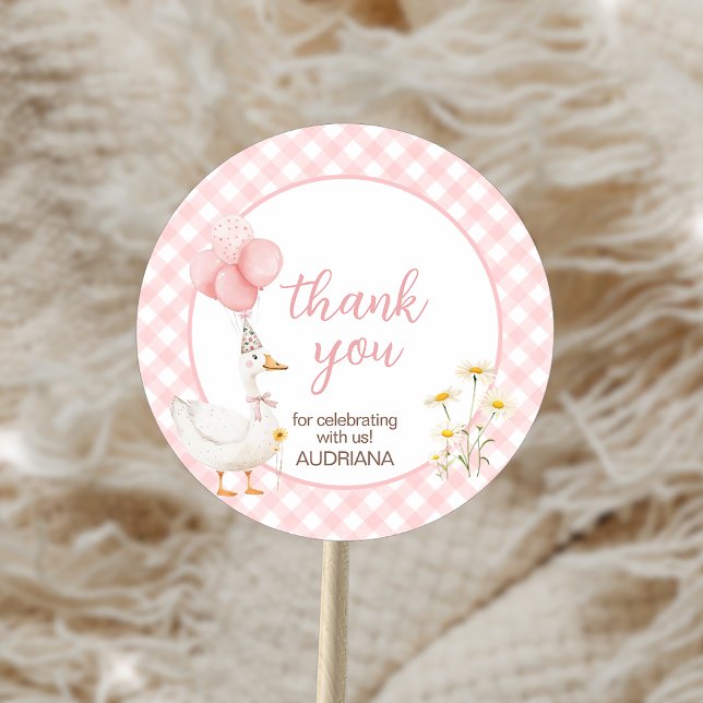 Gingham Albern Goose Birthday Party Runder Aufkleber (Von Creator hochgeladen)