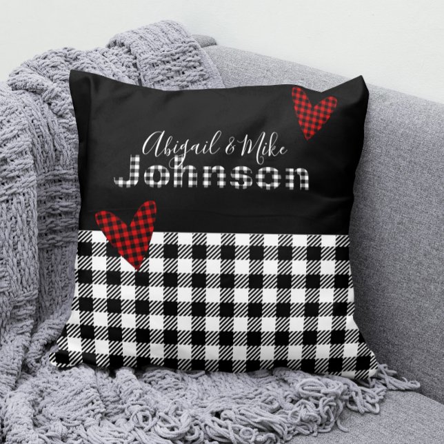 Gingham Buffalo Karo Personalisiert Black Red Whit Kissen (Black, White, and Red Buffalo Check Pillow Personalized with Your Family Name)