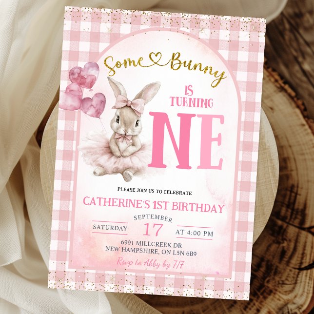 Gingham Floral Ballerina Bunny First Birthday Einladung (Von Creator hochgeladen)