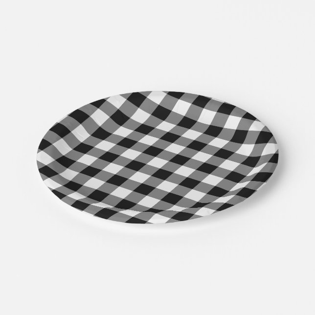 Gingham-Karo in Schwarz und Weiß Pappteller (Schrägansicht)