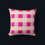 Gingham Pattern Kissen<br><div class="desc">Cooles Gingham- oder Checkerboard-Muster mit trendgelben und hellen rosa Farben.</div>
