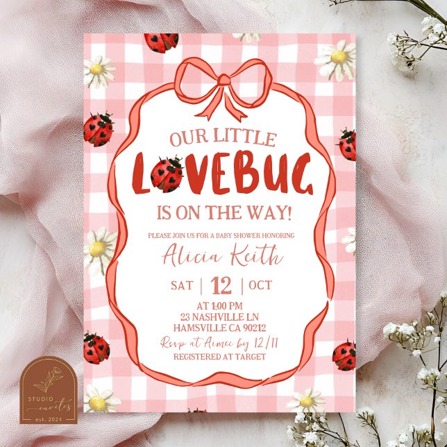 Gingham Rot Lovebug Babyparty Einladung (Von Creator hochgeladen)