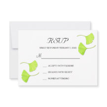 Ginkgo-Blätter mit RSVP-Postkarte