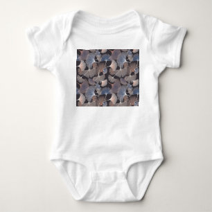 Ginkgo verlasse: elegantes natürliches Muster. Baby Strampler