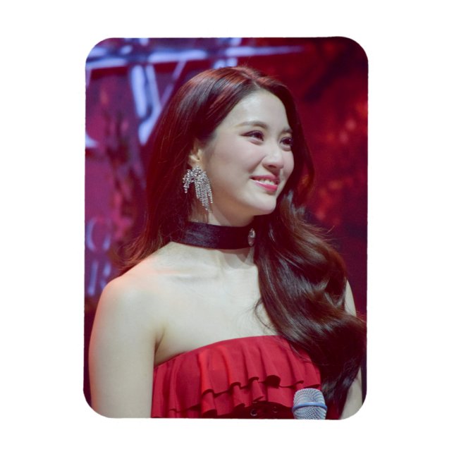 Ginny Natnicha Pratipnatsiri Magnet (Vertikal)