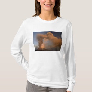 Gipfelkrater des Ätna, Sizilien, Italien T-Shirt