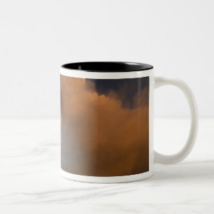 Gipfelkrater des Ätna, Sizilien, Italien Zweifarbige Tasse
