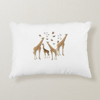 Giraffe Accent Pillow von Posh Little Finds Dekokissen