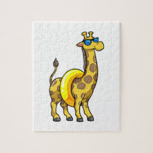 Giraffe am Strand mit Swim Ring & Sonnenbrille