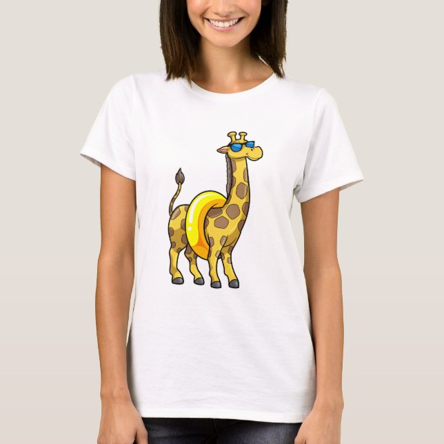 Giraffe am Strand mit Swim Ring & Sonnenbrille T-Shirt (Vorderseite)