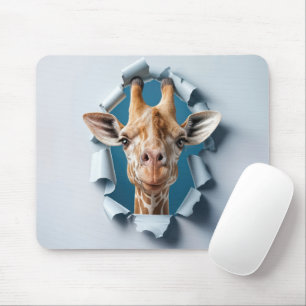 Giraffe aus einem Papierloch Mousepad