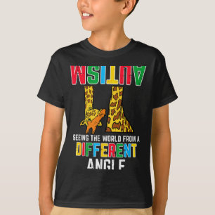 Giraffe Autismus sieht die Welt aus einem anderen T-Shirt