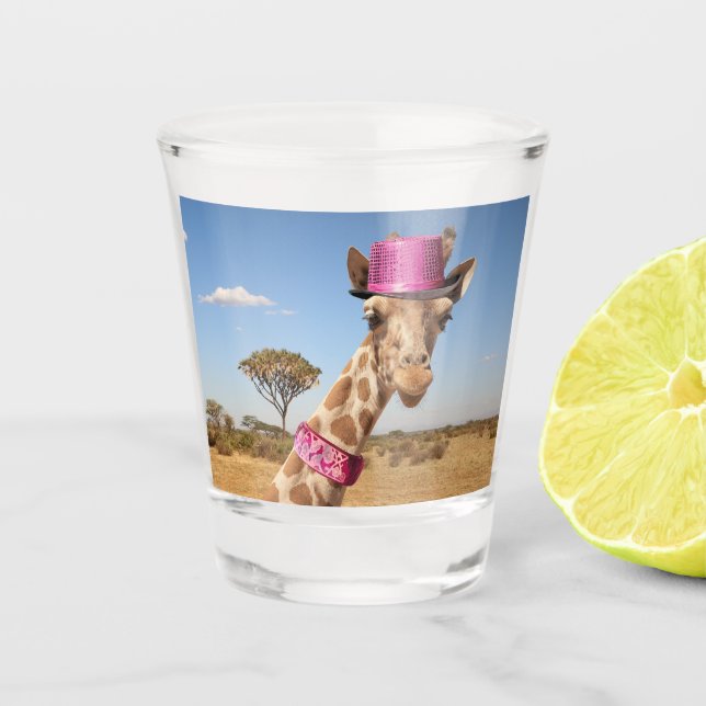 Giraffe in funkelnd-rosa Hut Schnapsglas (Vorderseite)