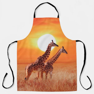 Giraffe in the African savanna against the backdro Schürze