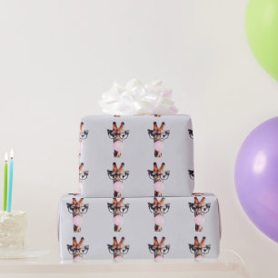 Giraffe mit Brille, die rosa Kaugummi blasen Geschenkpapier
