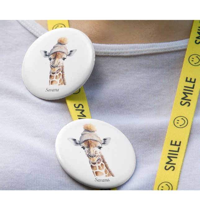 Giraffe mit Winterhut, individualisierbares Poster Button (Von Creator hochgeladen)
