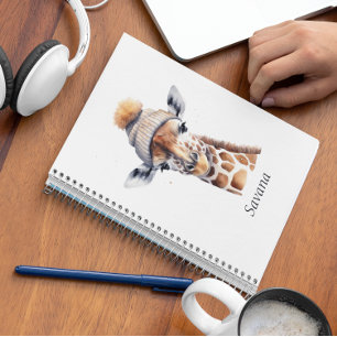 Giraffe mit Winterhut, individualisierbares Poster Notizblock