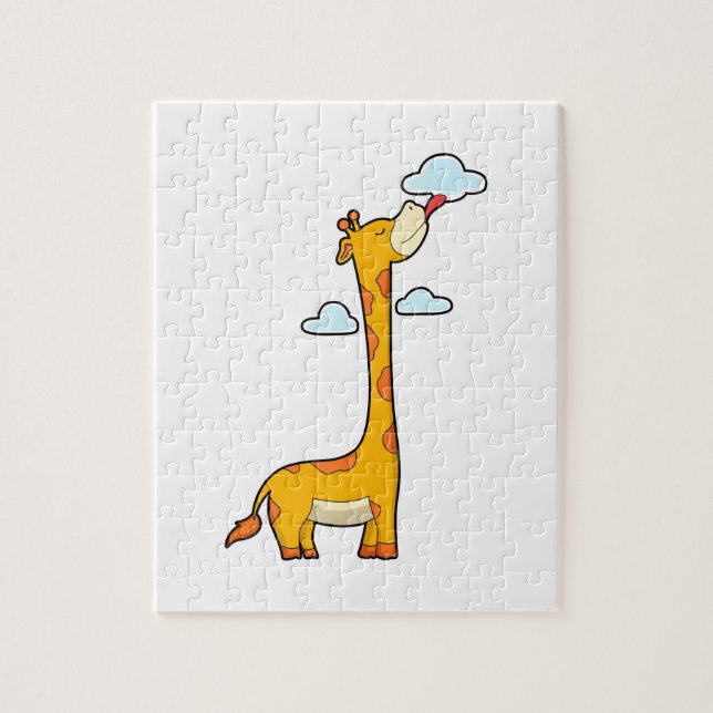 Giraffe mit Wolken (Vertikal)