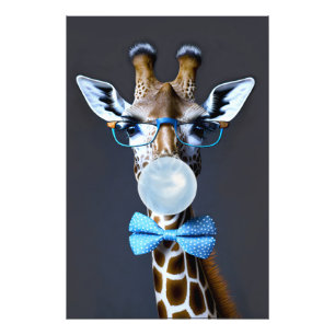 Giraffe trägt Brille, Fliege mit blauem Kaugummi Fotodruck