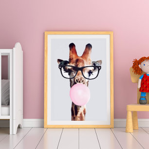 GIRAFFE TRÄGT BRILLE UND BLÄST EINEN ROSA KAUGUMMI POSTER