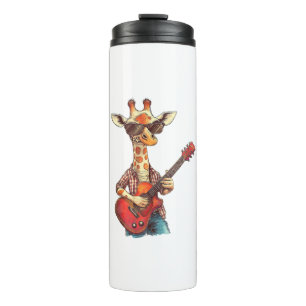 Giraffe trägt eine Sonnenbrille und spielt Gitarre Thermosbecher