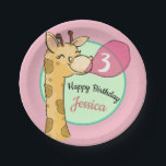 Giraffe Wild Geburtstagsparty Plate Pappteller<br><div class="desc">Weiße Giraffe,  die Kaugummi-Kunstwerke blasen,  schmücken diese Party-Platte. Ideal für Geburtstage,  Babyduschen oder andere Dschungel-Party-Ideen. Ändern Sie einfach den benutzerdefinierten Text.</div>