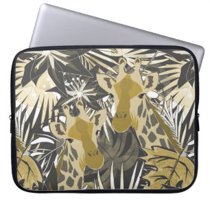 Giraffen im Nachtwald. Laptopschutzhülle