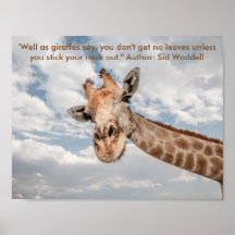 Giraffenplakat, das an seinem Hals festhält