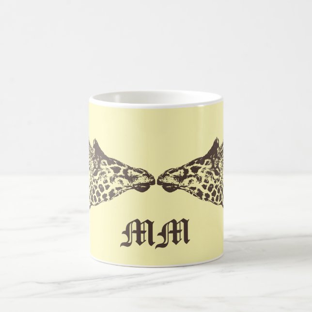 Giraffes Illustration Mug jaune pâle (Centre)