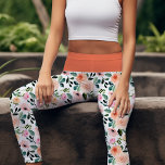 Giralpfirsich und rosa Rosen Wasserfarben Capri Leggings<br><div class="desc">Genießen Sie die romantischen Capri-Leggings mit ihrem zarten, floralen Aquarell-Design aus Pfirsich und Rosen. Die sanften, traumhaften Farben und die wunderschönen Blüten machen diese Leggings zu einem idealen Ort für einen lässigen Tag oder einen besondere Anlass. Die komfortable Passform und das stilvolle Design machen Sie sicher und schön, wohin Sie...</div>